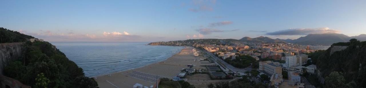 B&B I 100 Passi Gaeta Exterior photo